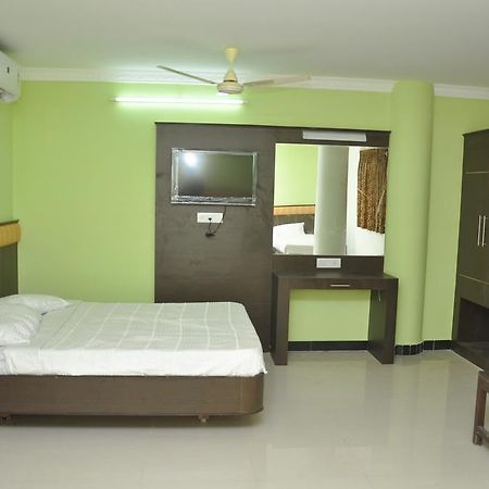 Готель Jeyam Residency, Кумбаконам Номер фото