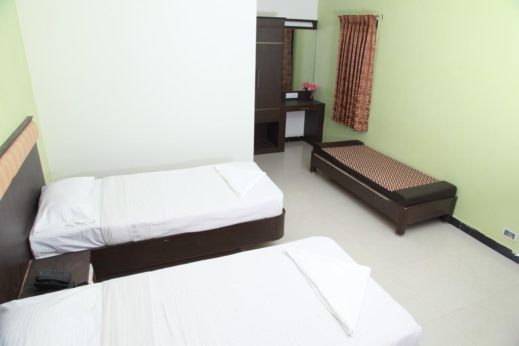 Готель Jeyam Residency, Кумбаконам Номер фото